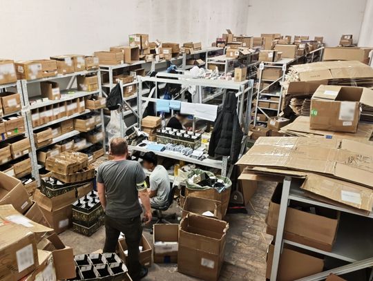 Magazyny pełne nielegalnych e-papierosów. Straty Skarbu Państwa mogły sięgnąć 25 mln zł