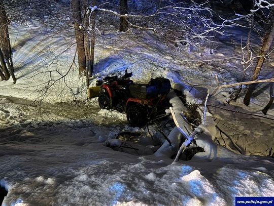Mając ponda 2,5 promila, ruszył w trasę quadem z doczepionym pługiem. Spadł ze skarpy do rowu