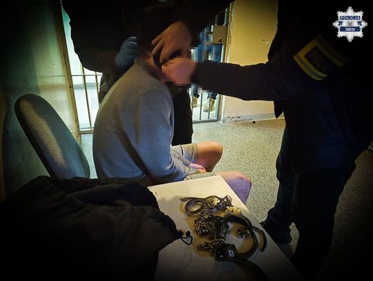 Makabryczne odkrycie w mieszkaniu. Ojciec znalazł zwłoki córki - zabójcą okazał się jej partner Makabryczne odkrycie w mieszkaniu. Ojciec znalazł zwłoki córki - zabójcą okazał się jej partner