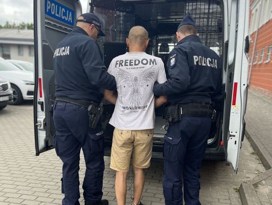 Makabryczny finał awantury rodzinnej. Pijany 44-latek ciężko ranił nożem młodszego brata