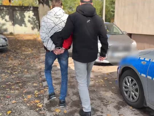 Makabryczny finał rodzinnej kłótni. Pijany 39-latek chwycił za nóż i ranił matkę oraz brata