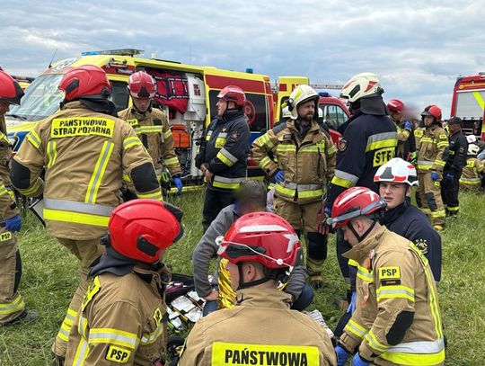 Makabryczny wypadek na imprezie motoryzacyjnej w Krośnie. Kierowca osobówki wjechał w tłum kibiców