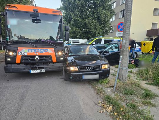 Malowali graffiti o 6 rano, a w aucie pałki, kije i „broń”. Kierowca był odurzony i pijany