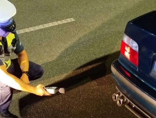 Mandat za hałas, a potem test na narkotyki. Młody kierowca BMW w poważnych tarapatach