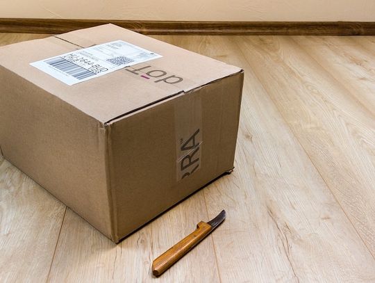 Matka i córka kupiły telefony w okazyjnej cenie. Zamiast smartfonów dostały części z głośnika