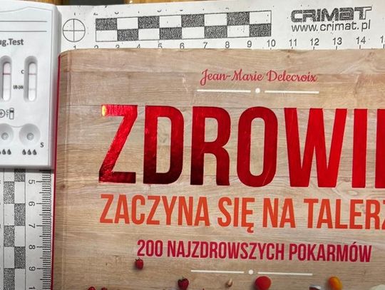 Matka przemycała narkotyki dla syna w więzieniu. Nasączyła nimi strony książki kulinarnej