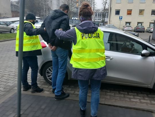 Matka znalazła rozkładające się zwłoki córki. Konkubent udusił ją i porzucił ciało w mieszkaniu