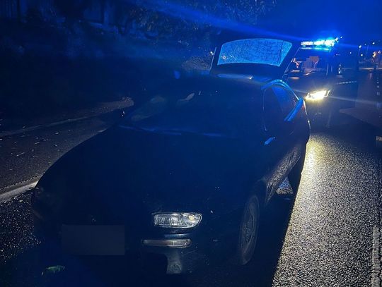Mazda jechała całą szerokością drogi. Kierowca był tak pijany, że nie miał pojęcia, gdzie się znajduje