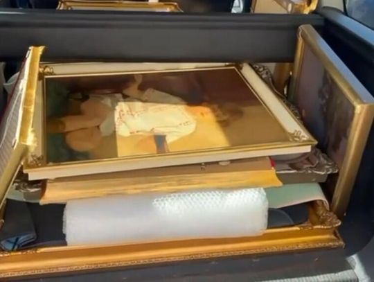 Mężczyzna miał w mieszkaniu kolekcję skradzionych obrazów. Są warte kilkaset tysięcy