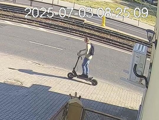 Mężczyzna na hulajnodze elektrycznej potrącił staruszka i uciekł. Rozpoznajesz go? Pomóż policji!