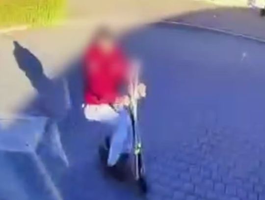 Mężczyzna na hulajnodze wjechał prosto pod autobus. Nie przyjął mandatu