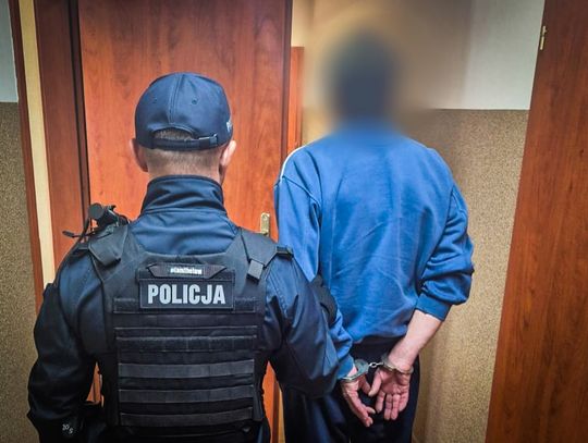 Mężczyzna niszczył plakaty wyborcze jednego z kandydatów. Potem tłumaczył, że "był cyknięty"