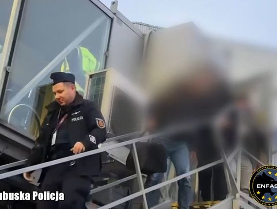 Mężczyzna poszukiwany za udział w gangu narkotykowym zatrzymany w Holandii i sprowadzony do Polski Mężczyzna poszukiwany za udział w gangu narkotykowym zatrzymany w Holandii i sprowadzony do Polski