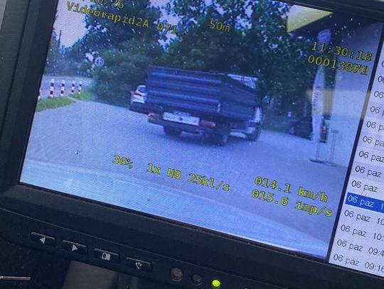 Mężczyzna z cofniętym prawkiem udawał brata, żeby dalej jeździć. Wpadł, bo nie był wystarczająco podobny