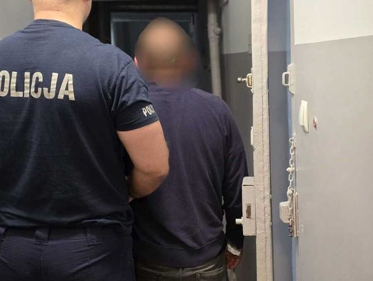 Miał 2,5 promila i jechał z 12-letnim synem. Świadkowie zobaczyli, jak popija za kierownicą