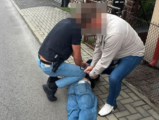 Miał 30 tysięcy w tylnej kieszeni spodni. 18-letni taksówkarz wpadł chwilę po odbiorze pieniędzy