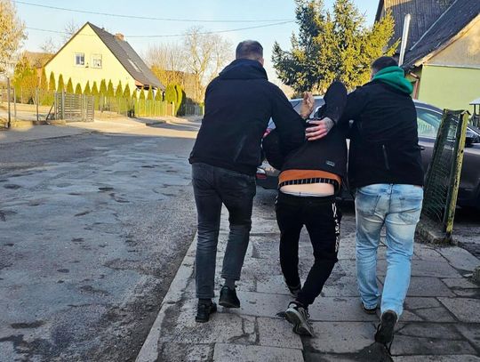 Miał do odsiedzenia 6 lat, ale bardzo nie chciał trafić do więzienia. Mężczyzna zatrzymany po pościgu
