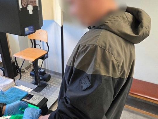 Miał do odsiedzenia wyrok za łamanie zakazów prowadzenia, ale zaczął się ukrywać. 30-latek trafił do więzienia