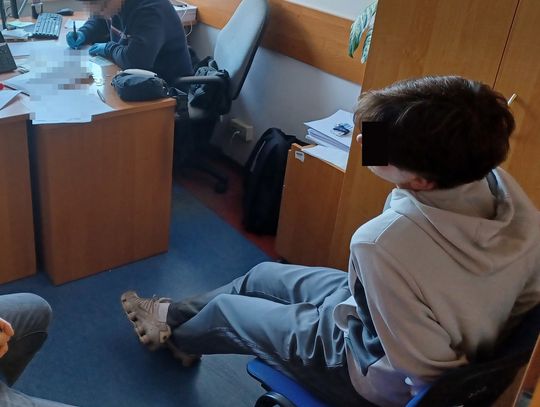 Miał kilka kart i wypłacał dużo pieniędzy. 19-letni Ukrainiec wpadł dzięki czujności policjanta