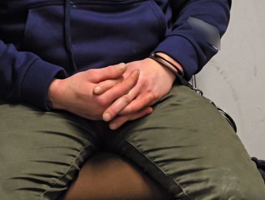 Miał odsiedzieć rok, dołożył sobie kolejne zarzuty. Poszukiwany miał w mieszkaniu magazyn narkotyków