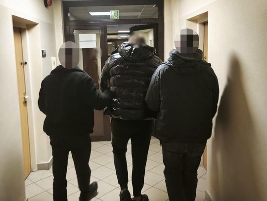 Miał ponad tysiąc dni do odsiadki. Gdy przyszli policjanci, próbował ukryć się w szafie
