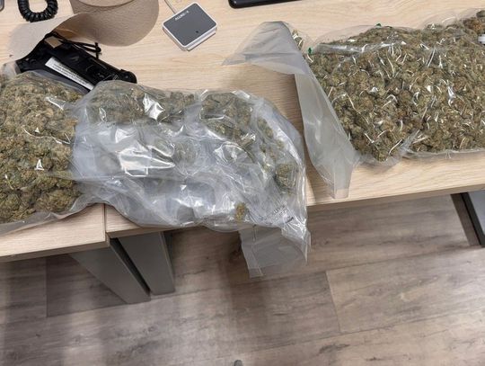 Miał przy sobie kilogram marihuany, a drugi w mieszkaniu. Wpadł, bo dziwnie się zachowywał