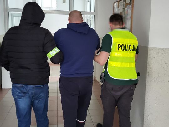 Miał sądowy zakaz, a w bagażniku ponad 3 kg narkotyków. Policjanci zaplanowali zatrzymanie 26-latka