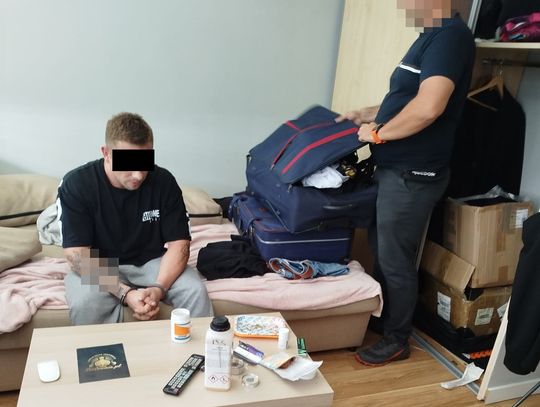 Miał torebkę amfetaminy w domu. Informacja dotarła do policjantów, którzy przyszli do 31-latka
