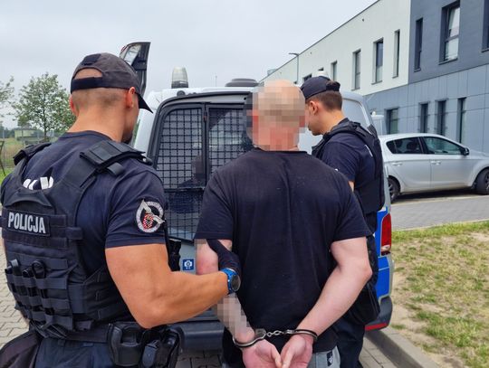 Miał urojenia, że ktoś się do niego włamuje. Wezwał policję i wpadł z kilogramem narkotyków