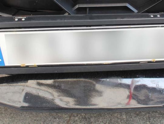 Miał w aucie mechanizm, który podmieniał tablice rejestracyjne. Wystarczył jeden ruch