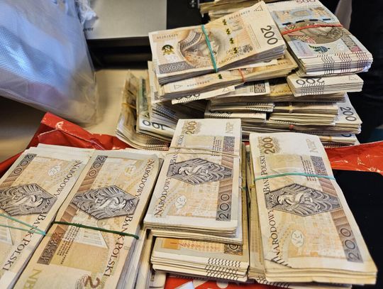 Miał w mieszkaniu milion w gotówce i dużo narkotyków. Recydywista wpadł niecały rok po wyjściu