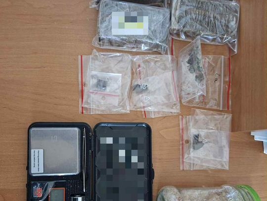 Miał w mieszkaniu pół kilograma marihuany i haszyszu. "Mam z tym problem, to na własny użytek"