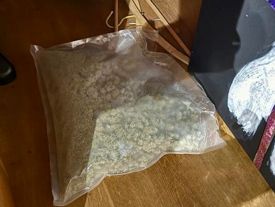 Miał w mieszkaniu wielki worek zioła. Wpadł, bo jeździł autem mimo zakazu