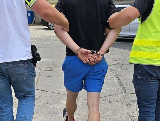 Miał wyrok do odsiedzenia, ale wolał nadal żyć z przestępstw. 37. Usłyszał blisko 30 nowych zarzutów