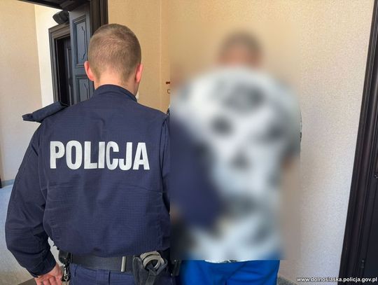 Miał zakaz, a mimo to pijany wsiadł za kółko. Policjantom tłumaczył, że chciał tylko "przestawić auto"