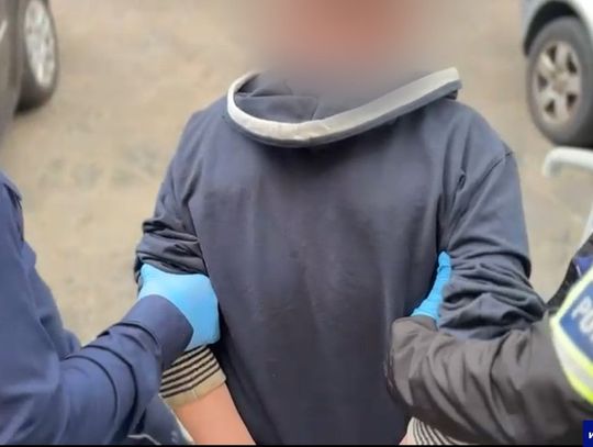 Miał zakaz zbliżania się do własnej siostry, ale i tak ją nachodził i pił. Groził jej nawet przy policjantach