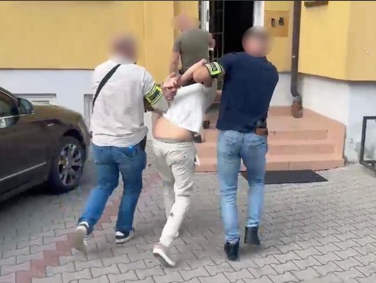 Miała przekazać oszustom 2,5 mln zł. 18-letni Mołdawianin wpadł w zasadzkę policji