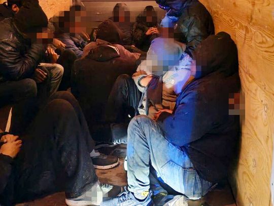 Międzynarodowa obława. Polski kurier wpadł w Chorwacji, w busie wiózł 17 nielegalnych imigrantów