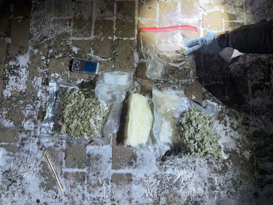 Mieli blisko 2 kg narkotyków i ponad sto tysięcy w gotówce. Koniec wolności dla dwóch dilerów