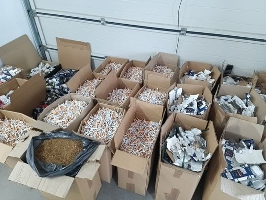 Miliony lewych papierosów i narkotyki. Policja rozbiła gang pseudokibiców