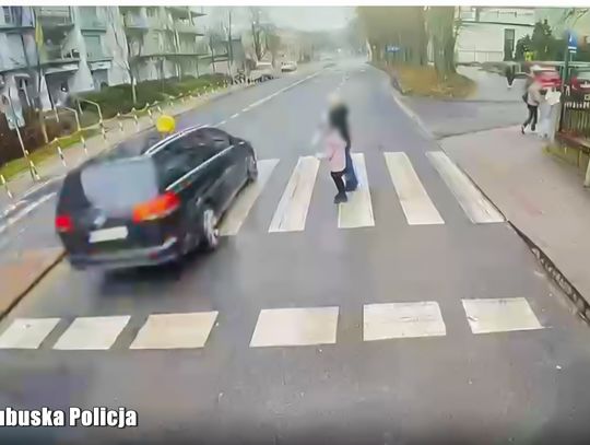 Minęła stojący autobus i prawie potrąciła ludzi na przejściu. Odnalazła ją policja. Kobieta poniosła konsekwencje