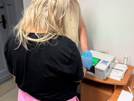 Młoda kobieta szukała naiwnych w aplikacji z filmikami. Gdy tylko dostała przelew, kontakt się urywał