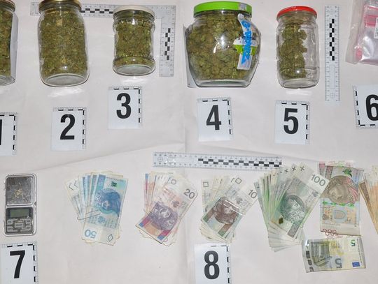 Młody diler zatrzymany tuż przed majówką. Kłopoty będzie też miał jego współlokator