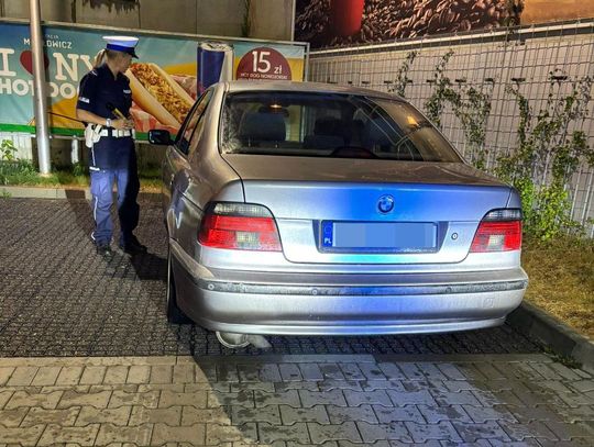 Młody drifter w BMW za swoje popisy uzbierał 42 punkty. Musiał też oddać dowód