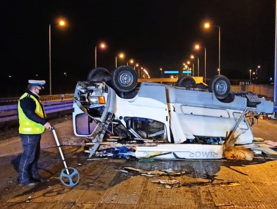 Młody kierowca ciężarówki wjechał w kampera. Zginęła kobieta, mąż i dzieci trafili do szpitala