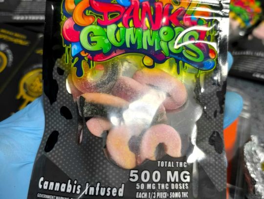 Młody kierowca miał w aucie narkotyczne żelki. Test pokazał, że sam wcześniej zażywał