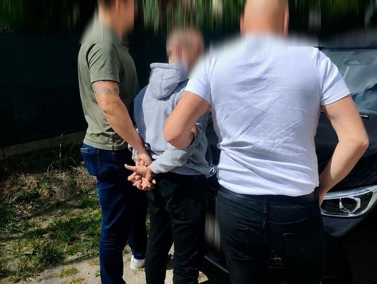 Młody mężczyzna zabrał mu czapkę, a gdy chciał ją odzyskać, został pobity. Sprawca zatrzymany