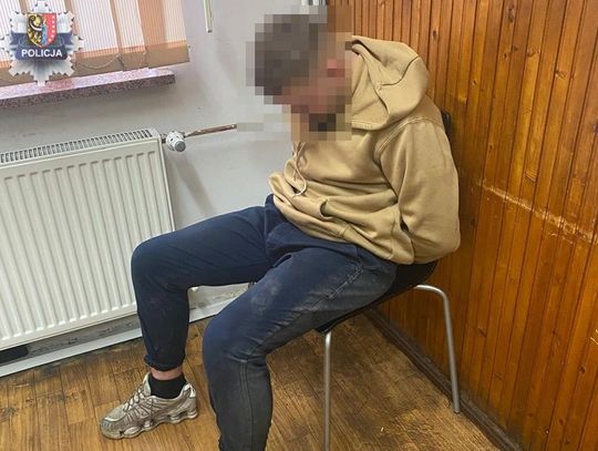 Młody złodziej ukradł ubrania w sklepie, po czym uciekał na rowerze