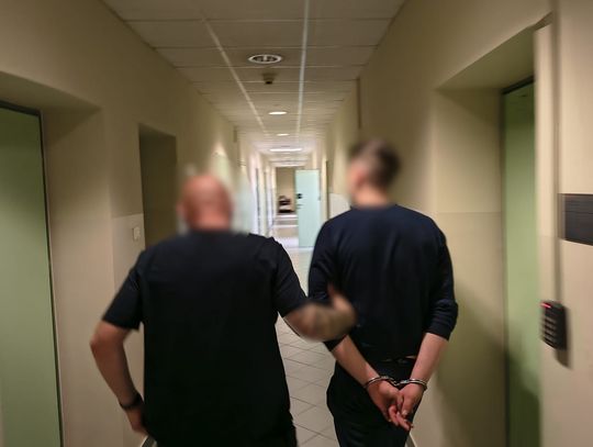 Młodzi Ukraińcy podali się za policjantów. Wyłudzili od 32-latki ponad 350 tysięcy złotych Młodzi Ukraińcy podali się za policjantów. Wyłudzili od 32-latki ponad 350 tysięcy złotych