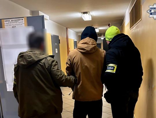 Młodzi Ukraińcy wyłudzali kasę „na podszywacza”. Wpadli w Katowicach z torbą pełną pieniędzy